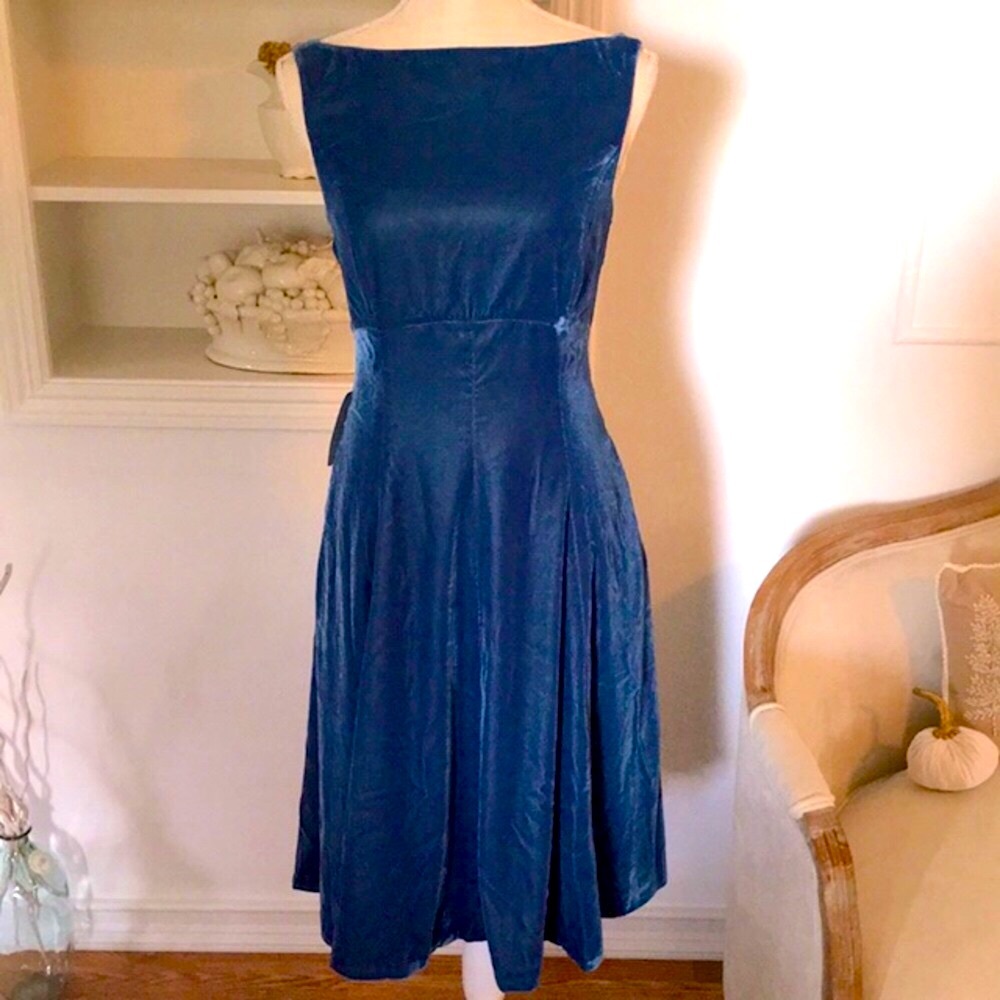 NWT✨$210 Gal Meets Glam Holiday Collection Christine Blue Velvet Bateau Dress 6